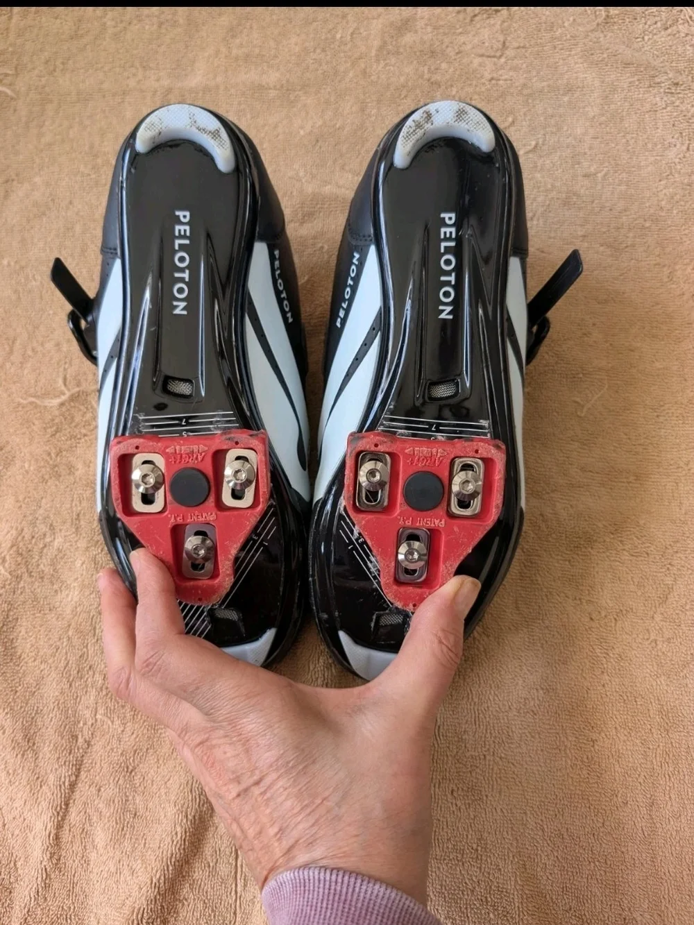 Peloton Road Cycling Shoes Black Red Size 39 3-Bolt Cleats Synthetic Upper